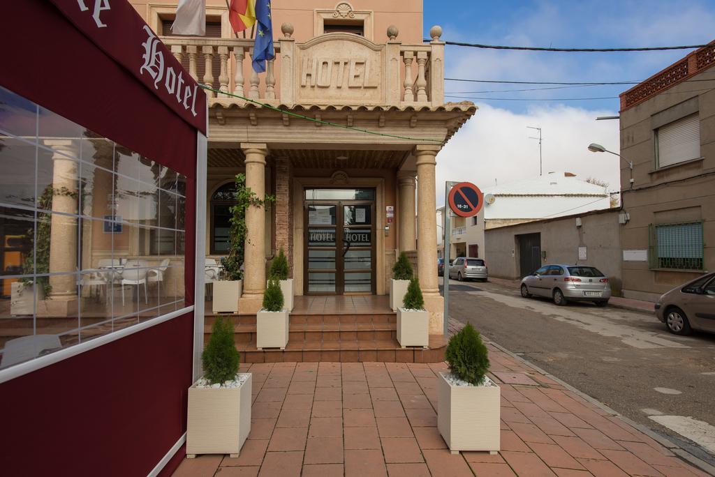 Hotel La Barca Pedro Munoz Exterior photo